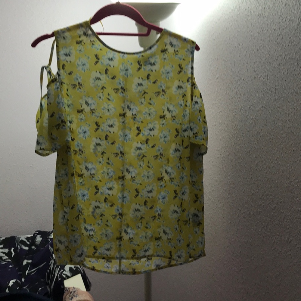 Floral print blouse